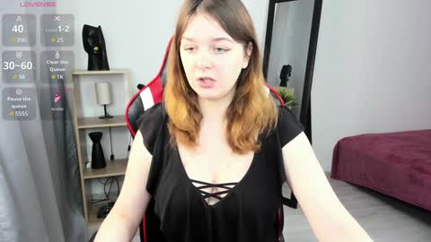 Snapshot of lilly_pretty_love chatting on December 7, 9:50 am Lilly online show from December 7, 9:50 am