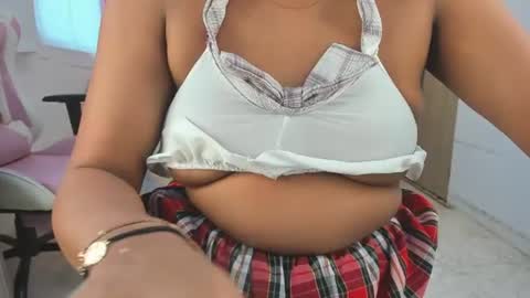lillyy16 online show from July 11, 11:32 am