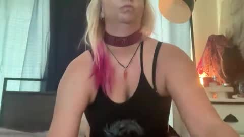 lilpuffster online show from October 25, 9:10 pm