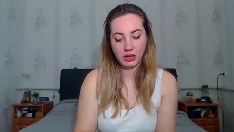 lilu_cute25 online show from May 3, 6:55 pm