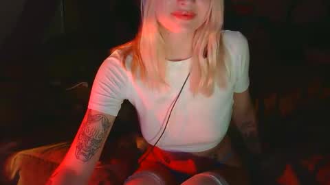 lily_angel777 online show from January 14, 8:36 pm