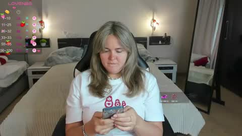Lily online show from July 16, 1:43 am