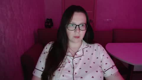 Lily Chays online show from July 30, 6:20 pm