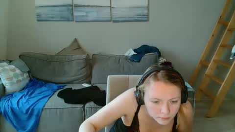 Lily dollyx online show from October 31, 12:31 pm