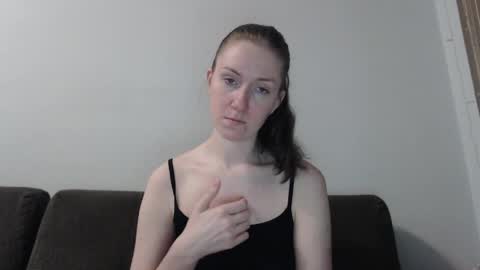 lily_love_x online show from April 28, 11:30 pm