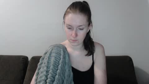 lily_love_x online show from April 29, 10:59 pm