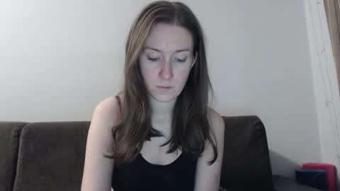 lily_love_x online show from February 16, 11:59 pm