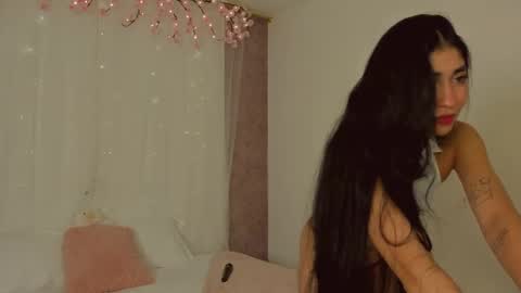 lily_noir_ online show from June 4, 7:51 pm