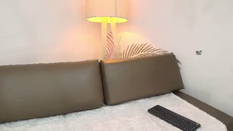 Lily Lauren online show from July 26, 1:19 pm