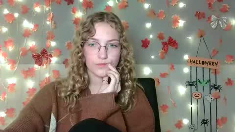 small lily online show from October 8, 12:31 pm