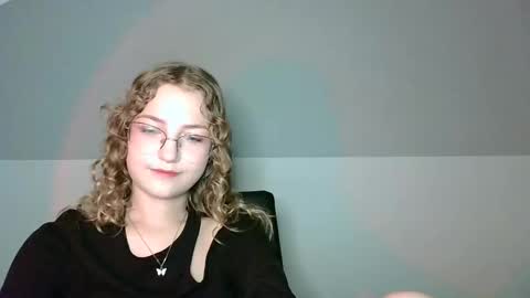 small lily online show from September 9, 3:23 pm