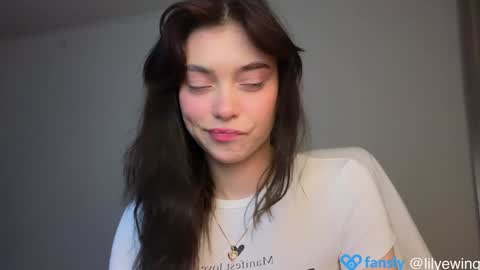 Snapshot of lilyewing_ chatting on January 29, 5:35 pm Lily online show from January 29, 5:35 pm