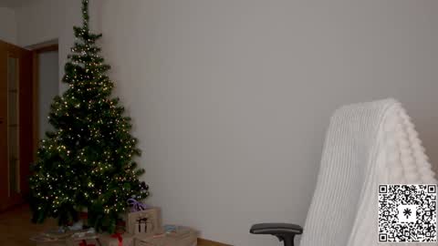 Snapshot of lilyewing_ chatting on December 27, 2:44 pm Lily online show from December 27, 2:44 pm