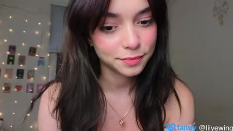 Snapshot of lilyewing_ chatting on January 31, 7:08 pm Lily online show from January 31, 7:08 pm