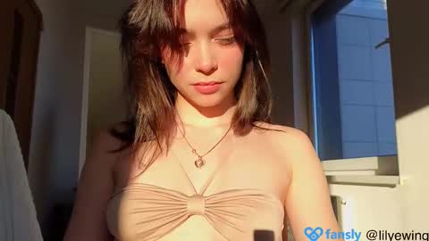 Snapshot of lilyewing_ chatting on February 20, 1:30 pm Lily online show from February 20, 1:30 pm