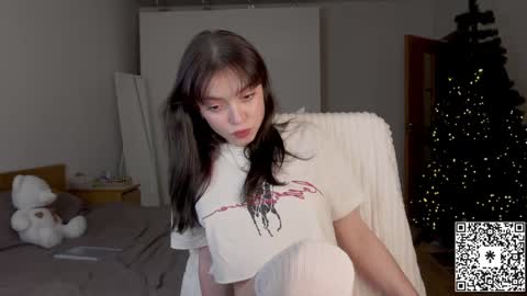 Snapshot of lilyewing_ chatting on December 11, 4:20 pm Lily online show from December 11, 4:20 pm