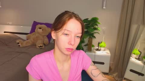 lilylisy online show from December 15, 11:37 am