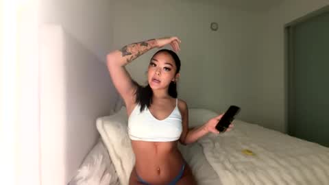 lilypowpow online show from January 7, 4:05 am