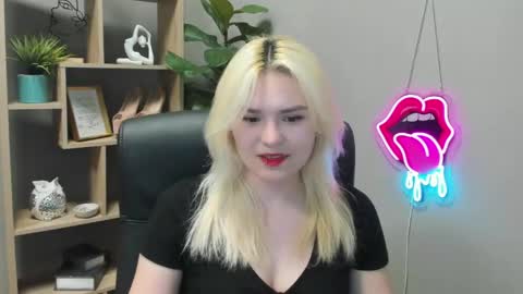 Lily online show from April 20, 6:27 am