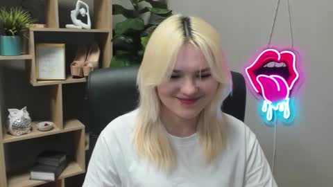 Lily online show from March 10, 2:21 pm