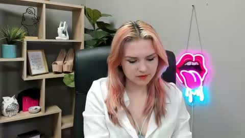 Lily online show from July 3, 6:52 am