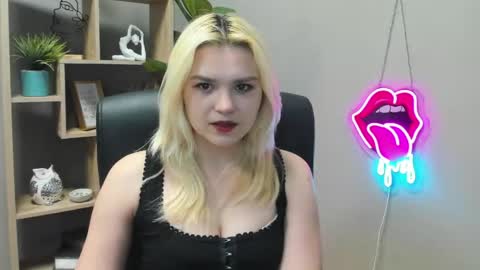 Lily online show from April 22, 6:32 am