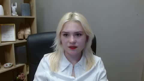 Lily online show from February 18, 2:49 pm