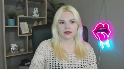 Lily online show from May 3, 6:28 am