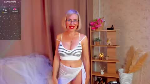 lina_bennet online show from September 11, 3:18 am