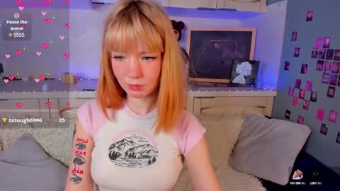 Snapshot of lina_blueeyed chatting on February 22, 8:18 am Lina blueeyed GMT3 1100-1700 Mon Wed Thu Sat Sun online show from February 22, 8:18 am