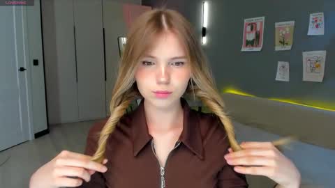 Lina online show from March 14, 1:23 pm