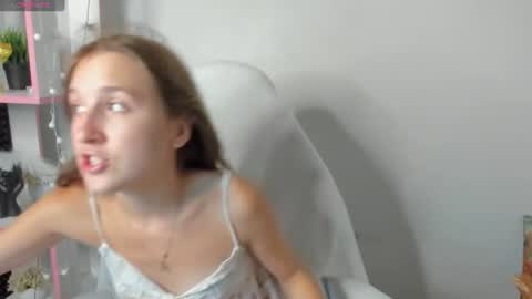 lina_massey online show from August 1, 1:40 am