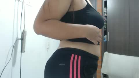 Snapshot of lina_playful chatting on December 11, 7:31 am iiisabella online show from December 11, 7:31 am