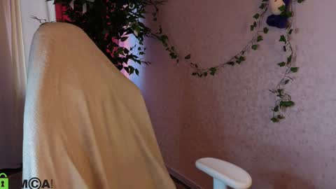 LINA online show from May 1, 1:09 am