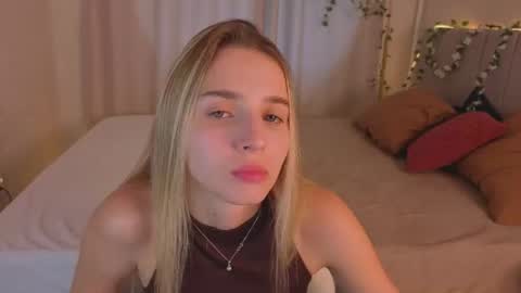 LINA online show from August 4, 1:11 am
