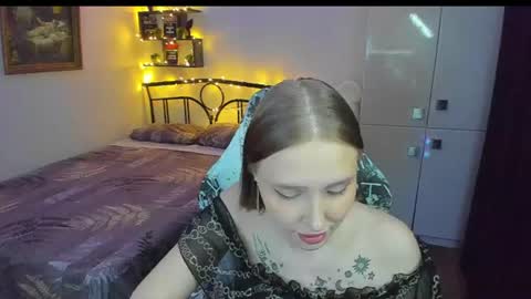 Lina online show from June 12, 9:45 pm