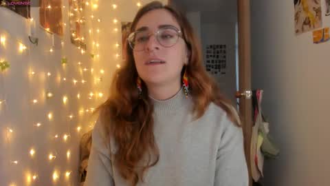 Snapshot of linda_giggle chatting on October 11, 12:26 am Giggles online show from October 11, 12:26 am