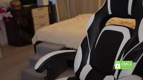 Call me Linda online show from February 8, 12:42 pm