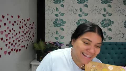Snapshot of lindabreexlove chatting on February 9, 1:14 pm online show from February 9, 1:14 pm