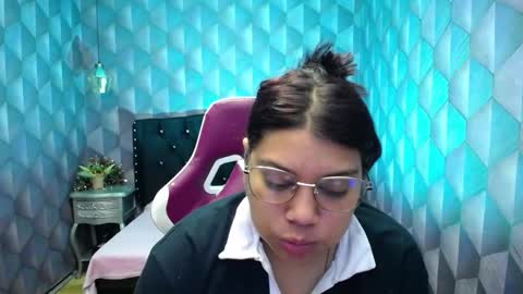 Snapshot of lindabreexlove chatting on December 27, 3:31 am online show from December 27, 3:31 am