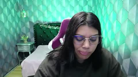 Snapshot of lindabreexlove chatting on December 23, 5:06 am online show from December 23, 5:06 am