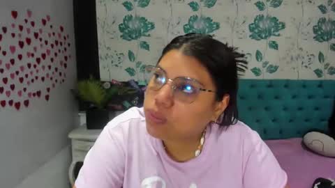 Snapshot of lindabreexlove chatting on January 19, 1:44 pm online show from January 19, 1:44 pm