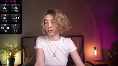 Snapshot of lindathacker chatting on February 5, 5:20 am your Linda is back online show from February 5, 5:20 am