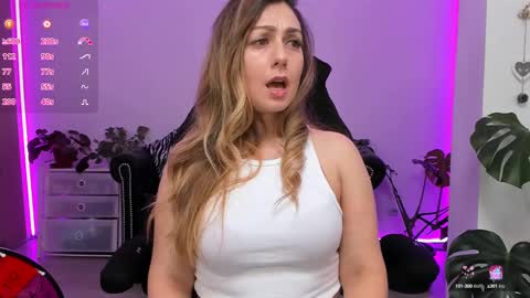 Snapshot of lindawhite_ chatting on March 12, 4:56 pm Linda -- online show from March 12, 4:56 pm