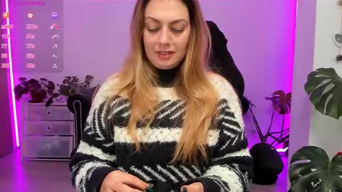 Snapshot of lindawhite_ chatting on March 10, 4:57 pm Linda -- online show from March 10, 4:57 pm