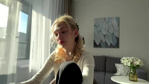 Emma online show from April 21, 2:46 pm