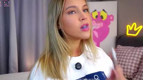 Amelia online show from November 19, 2:11 am