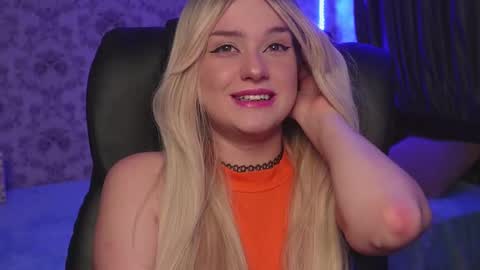 Snapshot of lisa_elfy chatting on December 16, 11:07 pm lisa_elfy online show from December 16, 11:07 pm