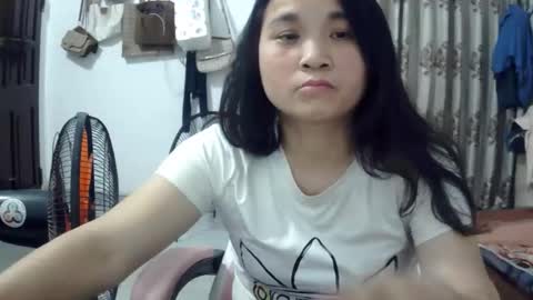lisa_hanw online show from May 3, 2:20 pm