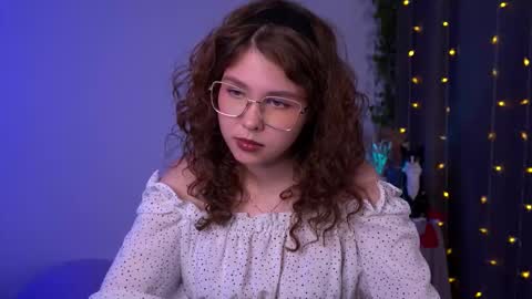  Lisa  online show from November 11, 7:44 pm